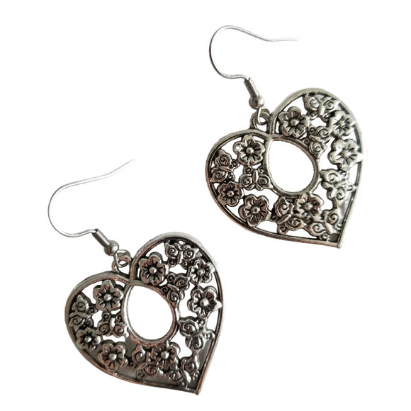 Handcrafted Heart Rarrings - Picture 2 of 4